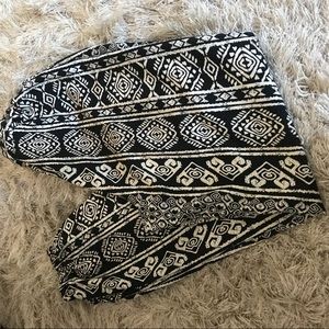 BLACK AND WHITE JOGGERS